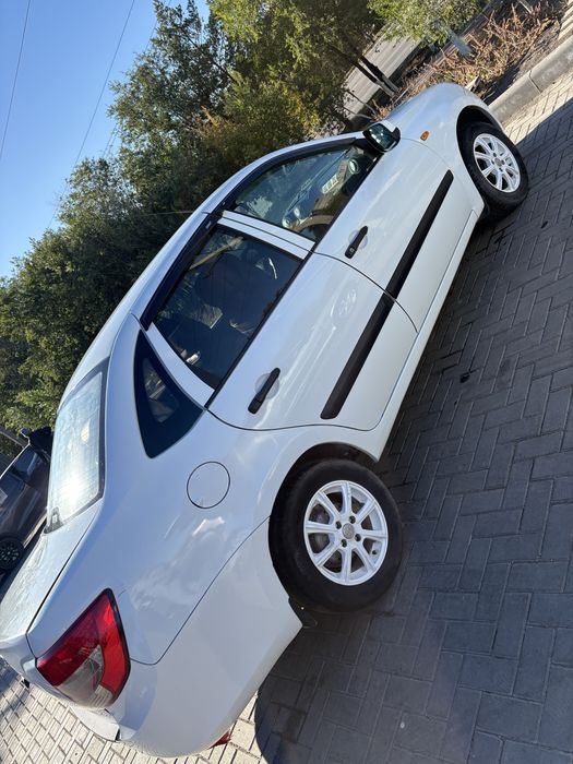 Продам машину Lada Granta 2013 года выпуска