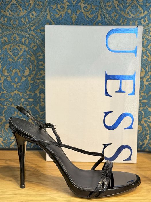 Дамски сандали GUESS 41