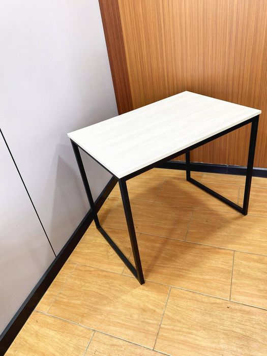 Stol loft sotiladi 90/60 balandligi 75 3/2 profildan