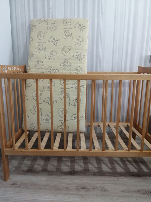 Детская кровать с матрасом