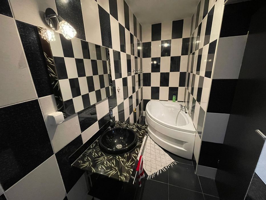 Moldova mall-Inchiriez apartament 3 camere etaj 1 Boxa depozitare - loc parcare Valea Lupului