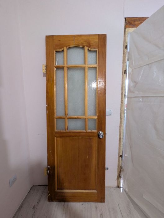 Деревянная дверь