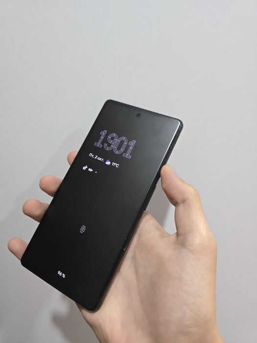 IPhone 13 mini и Google Pixel 6A