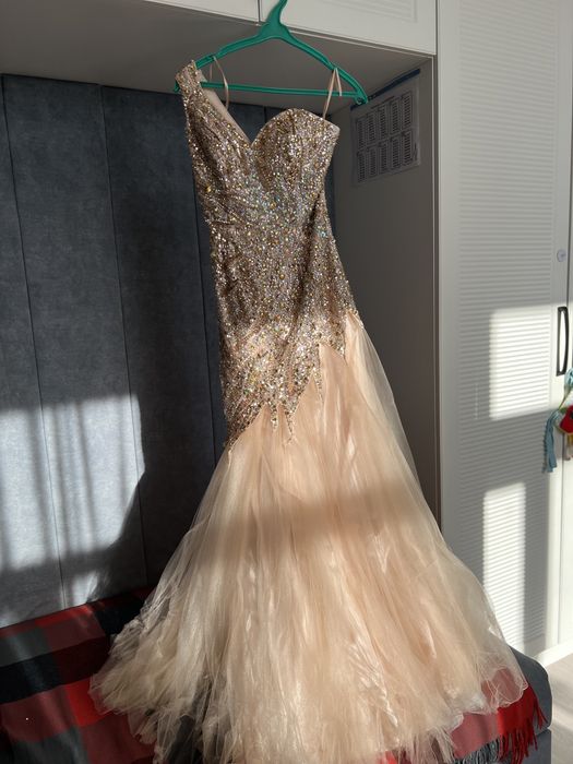 Продам блескучее платье "рыбка "