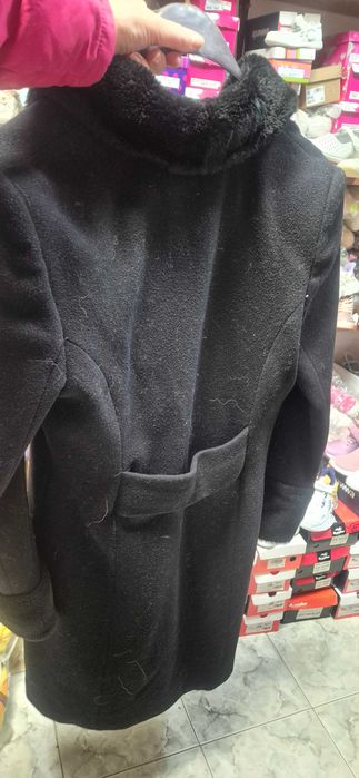 Продавам дамски черни палта.