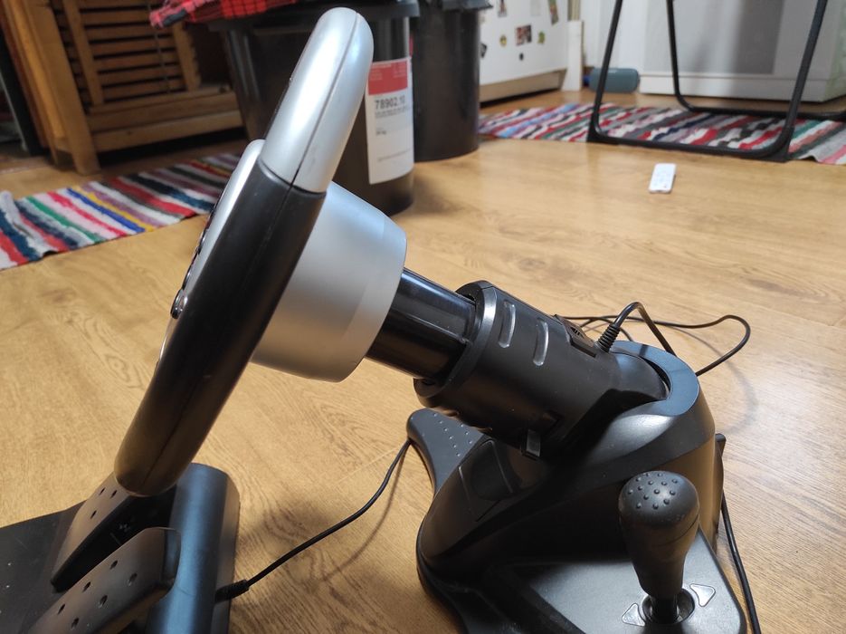 Vând volan cu pedală Gembird STR Shock force