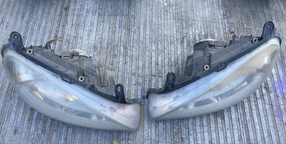 Faruri St/Dr Opel Corssa C Facelift pret 200 lei buc