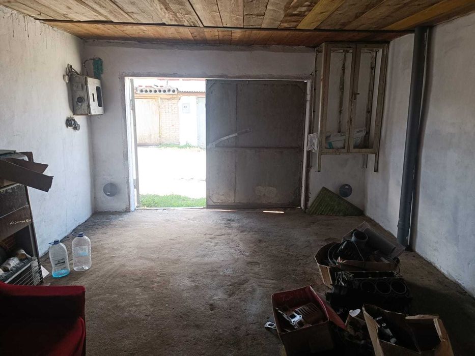 Гараж.  В гаражном обществе