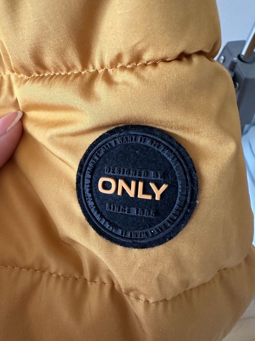 Зимно дамско яке ONLY в цвят горчица, размер хс/с