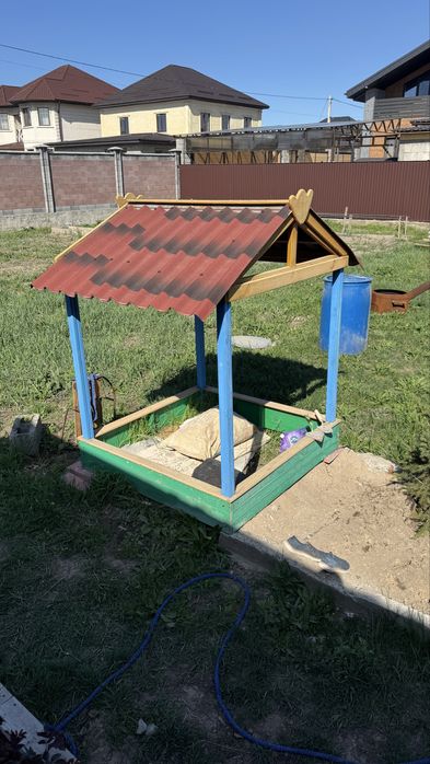 Песочница с крышей для дома