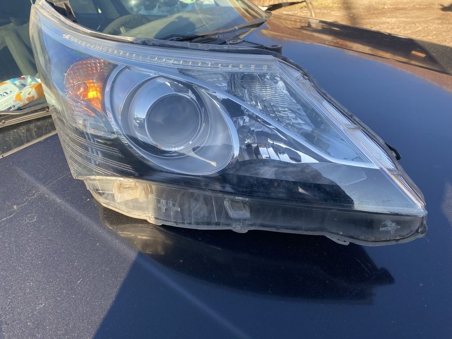 Десен фар Toyota Avensis T27/фейс/