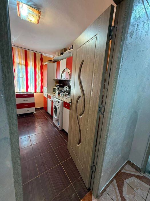 Vând urgent apartament  2 camere in Radomiresti Olt