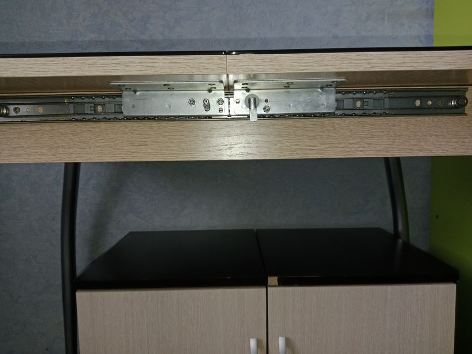 Продам стол в отличном состоянии