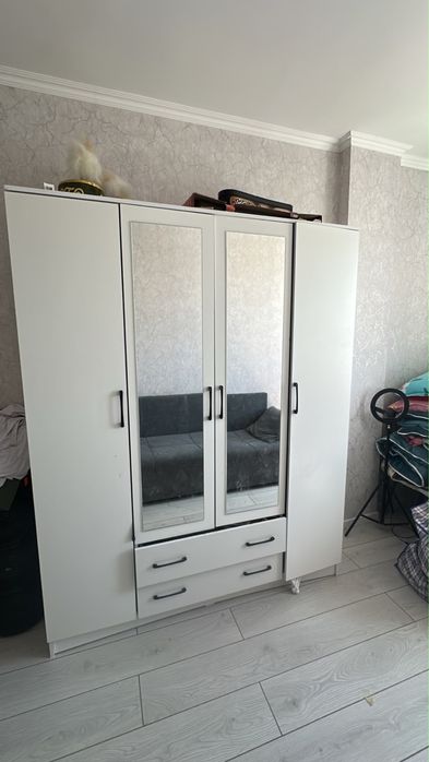 Кухонный срочно продаю