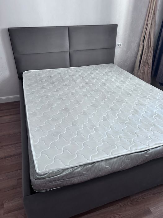 Продам кровать с матрасом 180х160