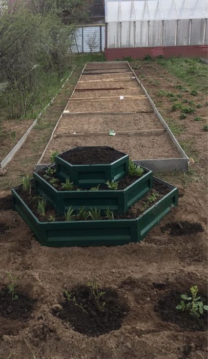 Клумба трехярусная