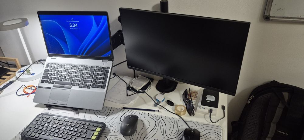Suport / consolă pentru monitor și laptop