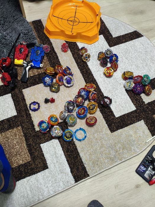 Продам бейбледы (игрушка)