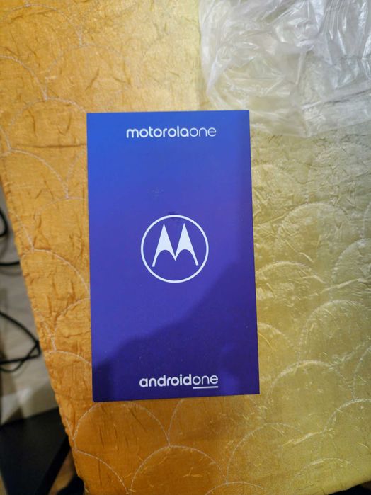 Смартфон Motorola One 64/4