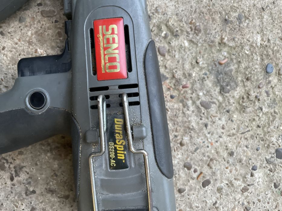 Senco DuraSpin DS200-AC – Șurubelniță automată pentru bandă