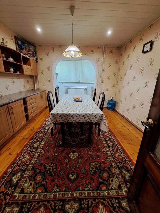 Продаётся шикарная возможность в самом центре, напротив с Mirabad Ave