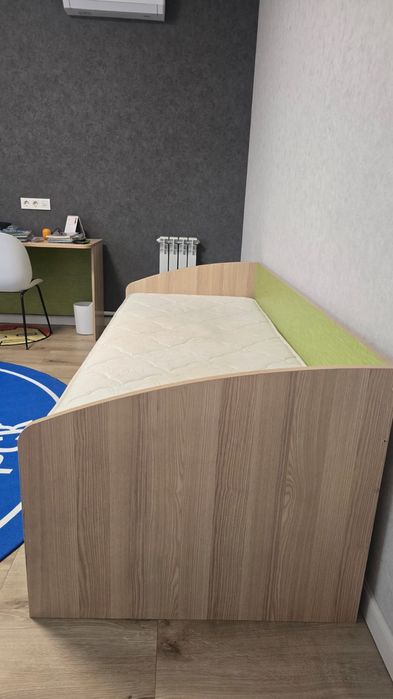 Продам кровать с матрасом 80/200