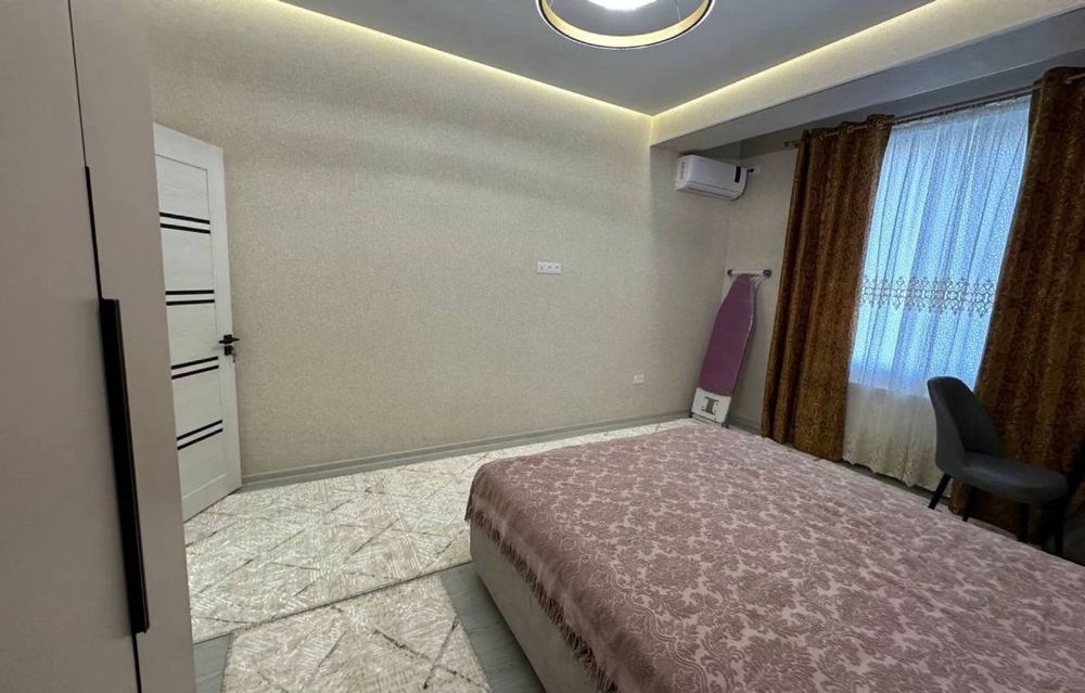 Yunusobod Metro oldida