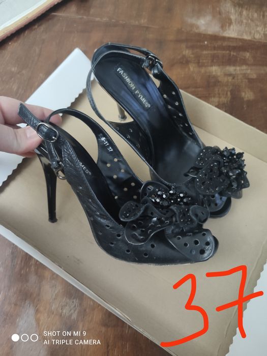 Продам женскую Обувь