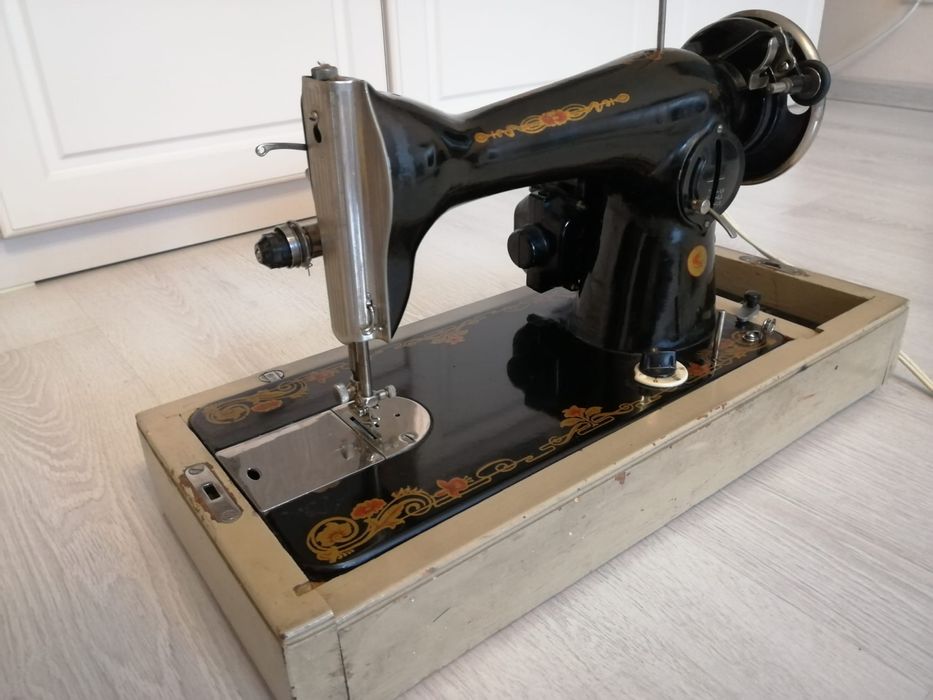 Mașină veche de cusut rusească Podolsk-2, 1971 URSS (funcțională)