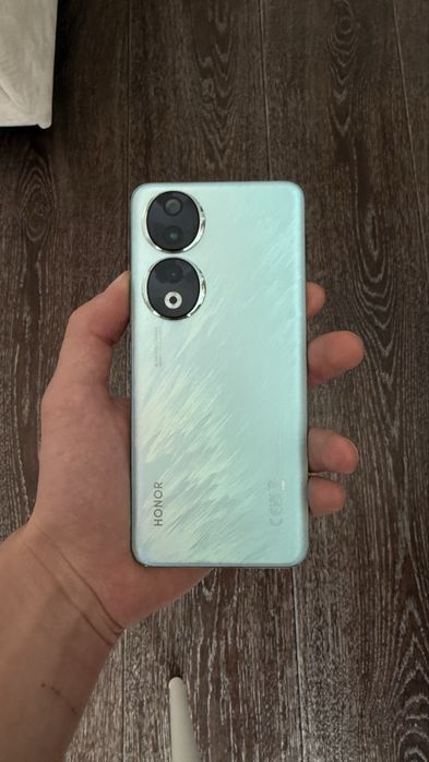 Honor 90 в идеальном состоянии
