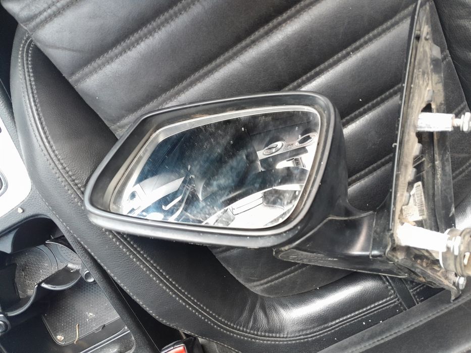 Vând oglinda bmw f10 în stare buna  partea  stanga