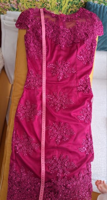Rochie midi făcută pe comandă, roz fuchsia, este un s-m