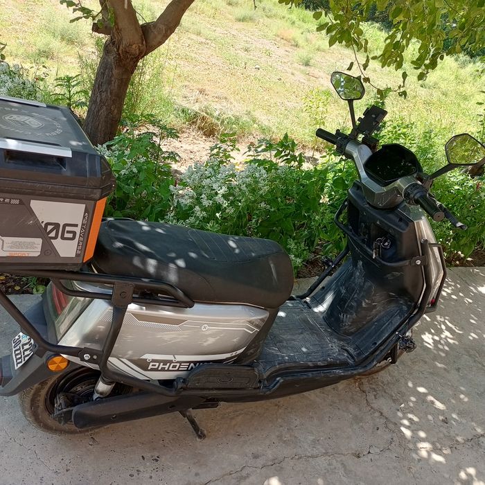 скутер электрони сотилади