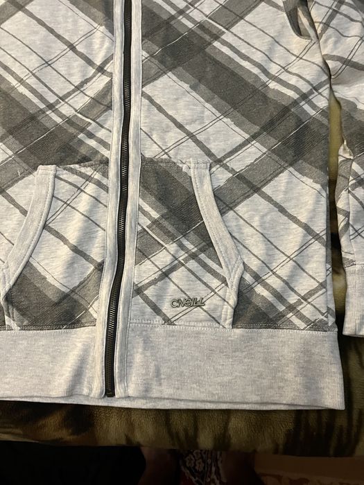 Продавам суичър ONEILL