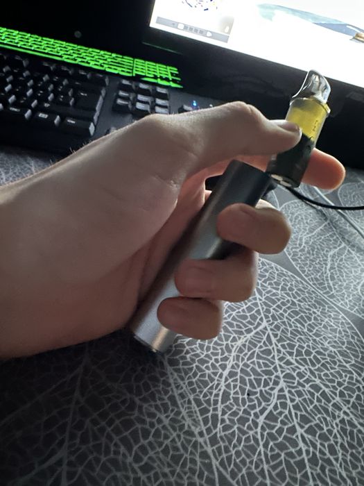 Vape vozol reincarcabil + 2 capsule noi