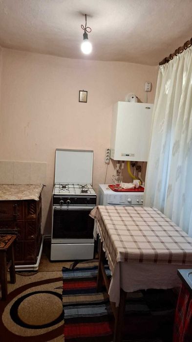 Casa + anexe gospodaresti cu teren de 1000 mp