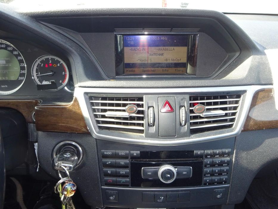 На части!!! Mercedes E200 CDI W212 седан