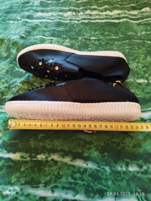 Слипоны черные женские