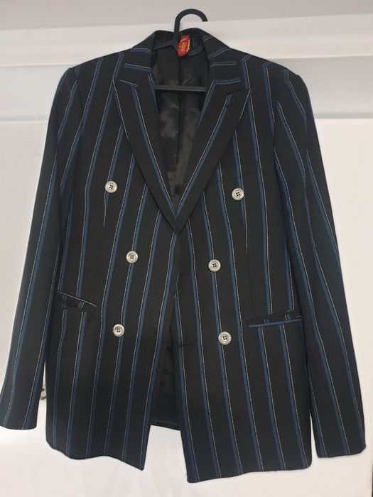 Sacou, pantofi, adidasi, camasi.