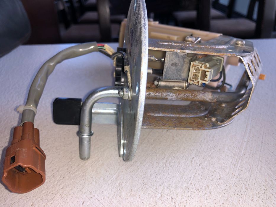 Помпа SUZUKI GSF1250 BANDIT1 250 модел 15100-18H00  1 година гаранция