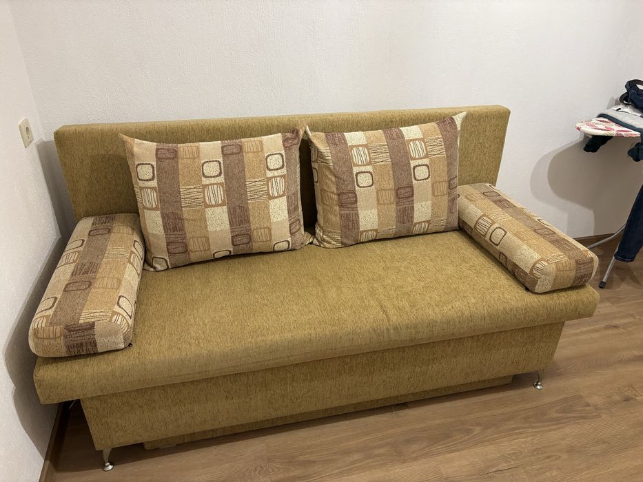 Разтегателен холен диван