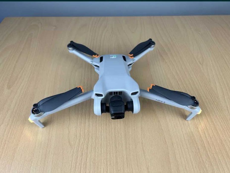 Продавам дрон DJI MINI 3