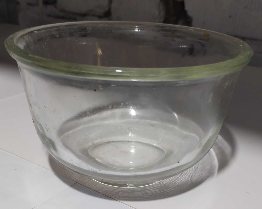 Порцеланови чинии ,Чаши-порцелан,Метална поставка-прибори,кантар,Brita