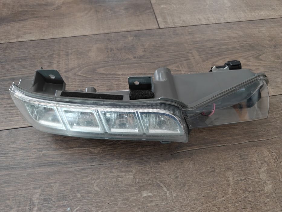 Nissan 370z лява дневна светлина