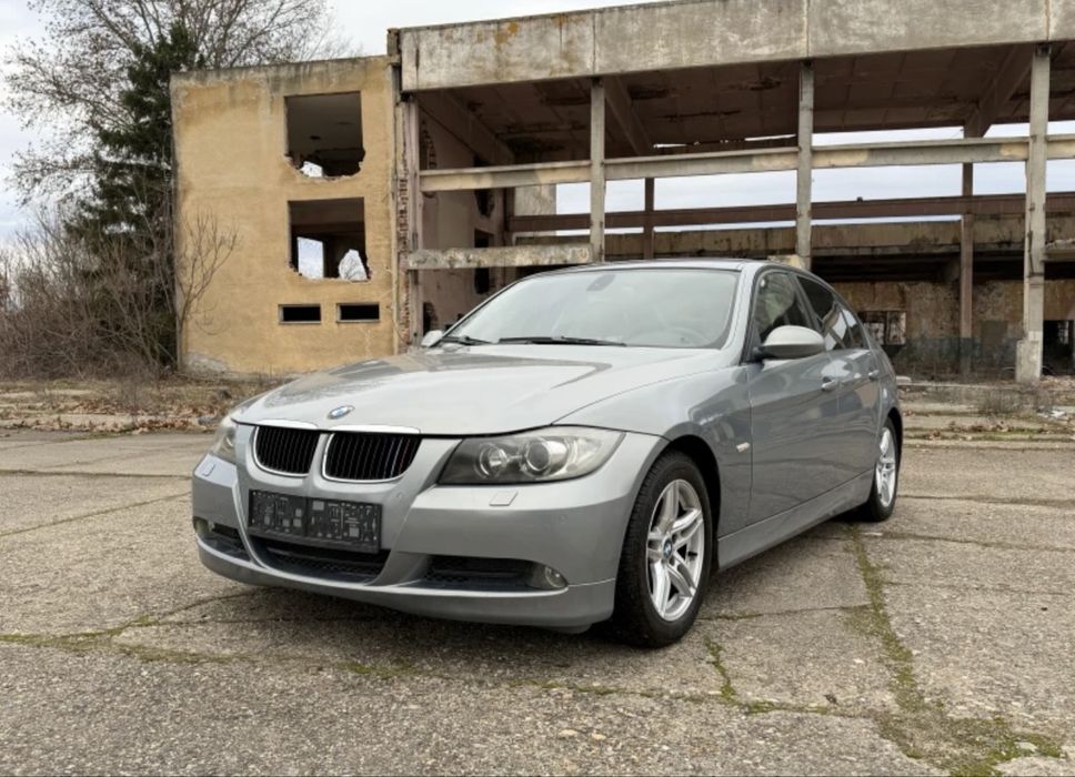 BMW E90 2.0i НА ЧАСТИ – БМВ Е90 бензин мотор N46 ръчка сиво