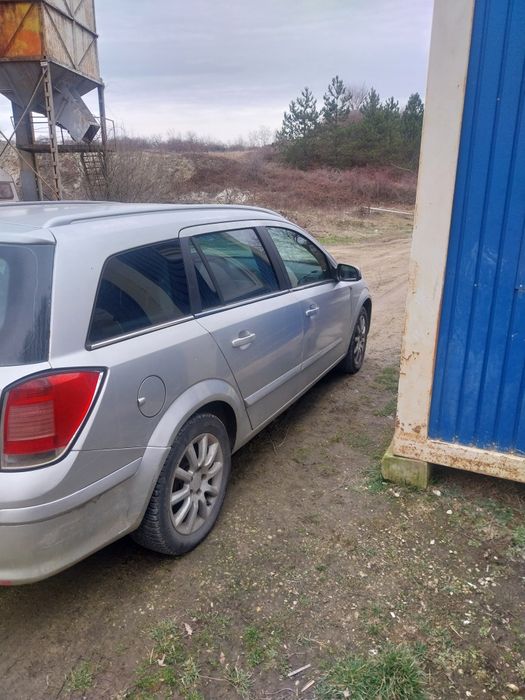 Schimb cu famili albine,roi sau bani.