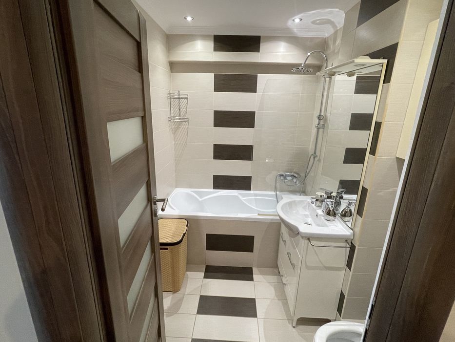 Inchiriez Apartament 2camere, 65mp /Decebal/loc de parcare