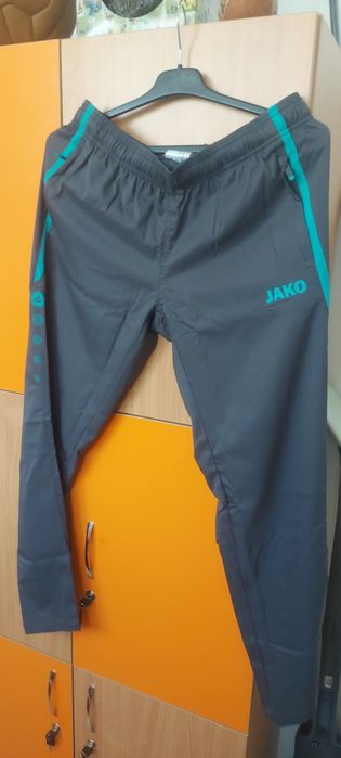 Pantaloni  Jako femei