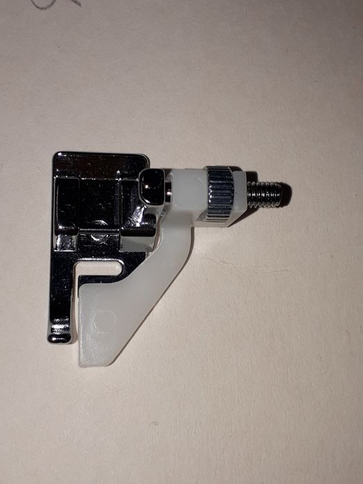 Лапки универсальные для швейных машин,новые  металические.