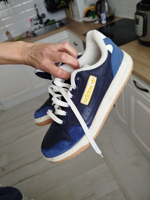 Adidas оригинални маратонки 39номер